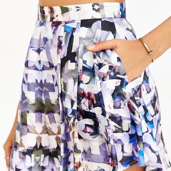 Urban Outfitters x C/meo Collective Geometric Floral Pattern Set Crop Top Skort - Picture 4 of 9